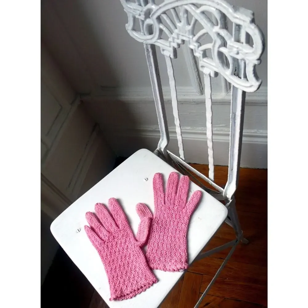 Vintage 1960's Crochet Pink Gloves